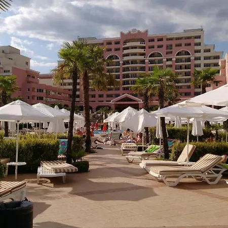 Private Apartment In Sunny Beach شقة ساني بيتش